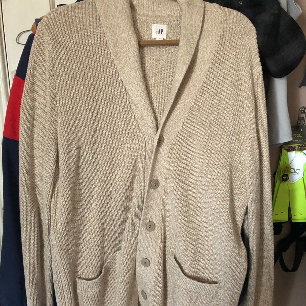 GAP Men’s Cardigan Sweater Cream/Wheat Color Size Large. Button down and pockets